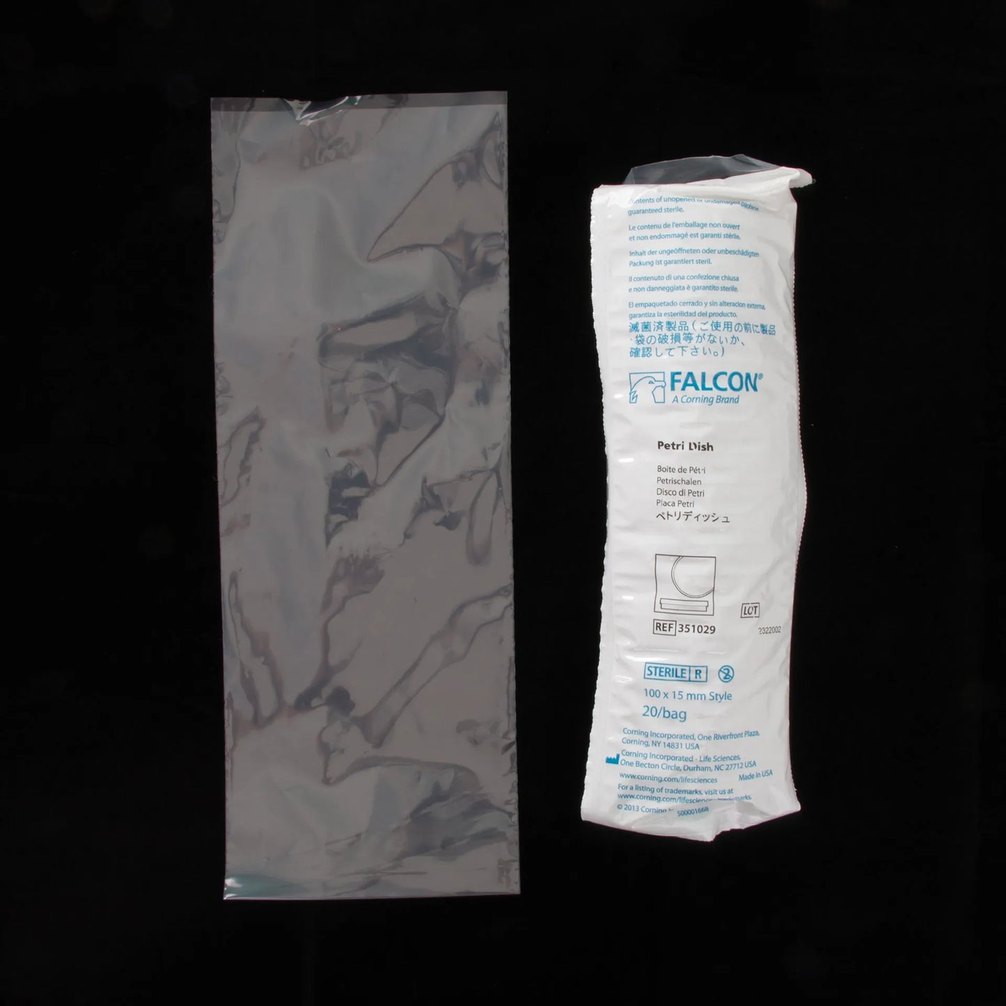 Petri Dish 100x15mm,"Sterile petri dish bag with opened white wrapper"